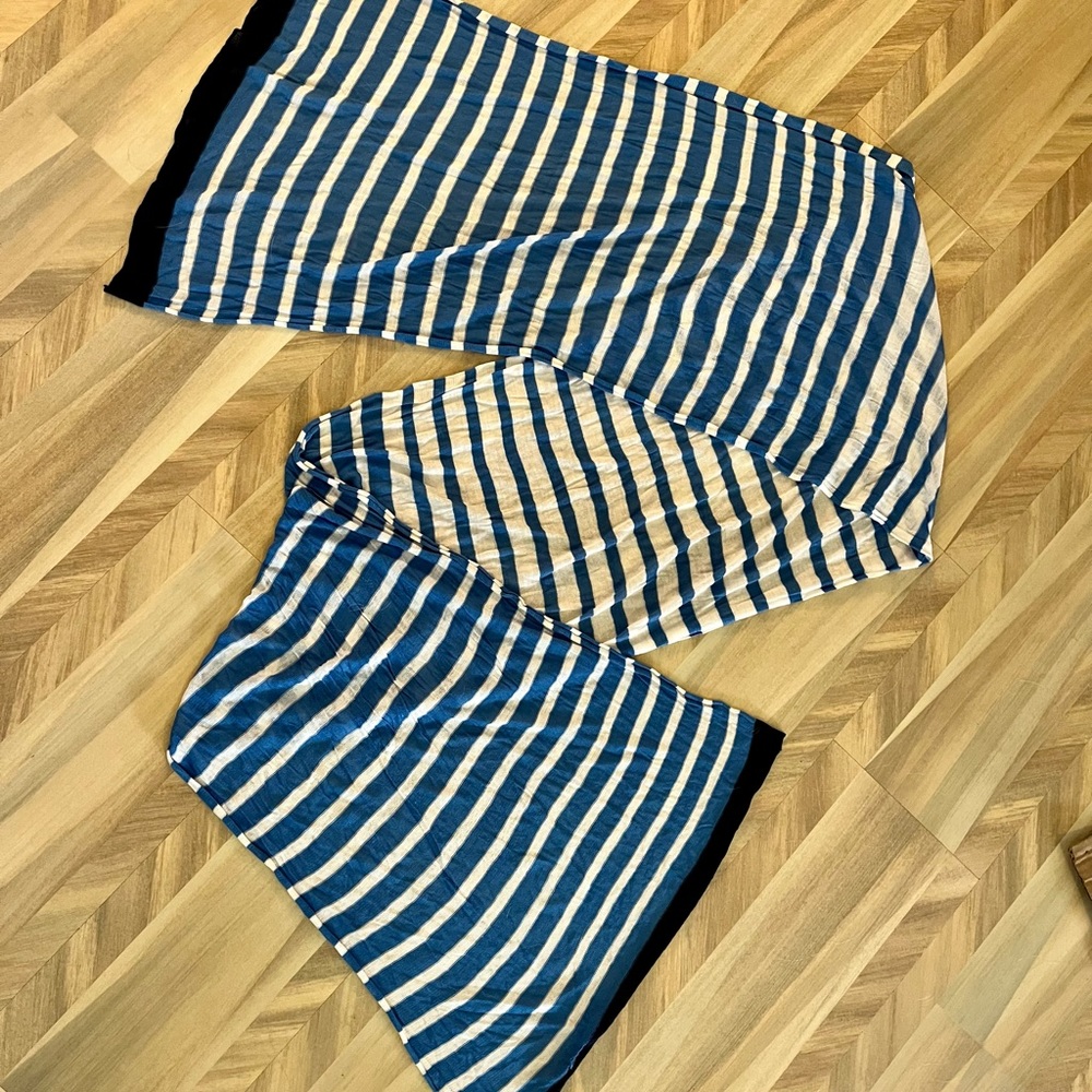 Gap blue/white stripe scarf